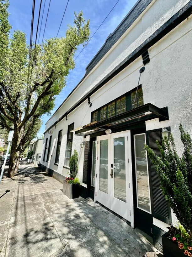710 NW 17th Ave, Portland, OR à louer Photo principale– Image 1 sur 16