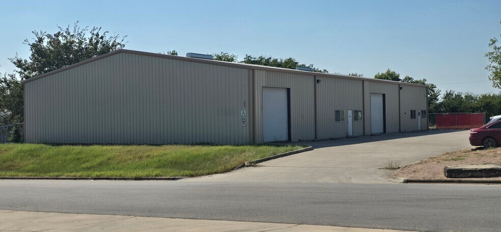 239 Investment Loop, Hutto, TX à louer - Photo de l’immeuble – Image 1 sur 11