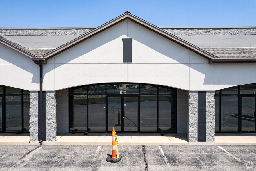 1601-1611 E Terra Ln, O'Fallon, MO à louer - Photo de l’immeuble – Image 3 sur 4