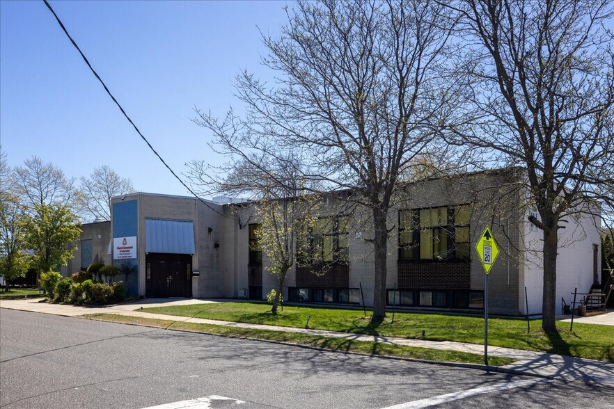 330 Central Ave, Deer Park, NY à vendre - Photo de l’immeuble – Image 3 sur 35