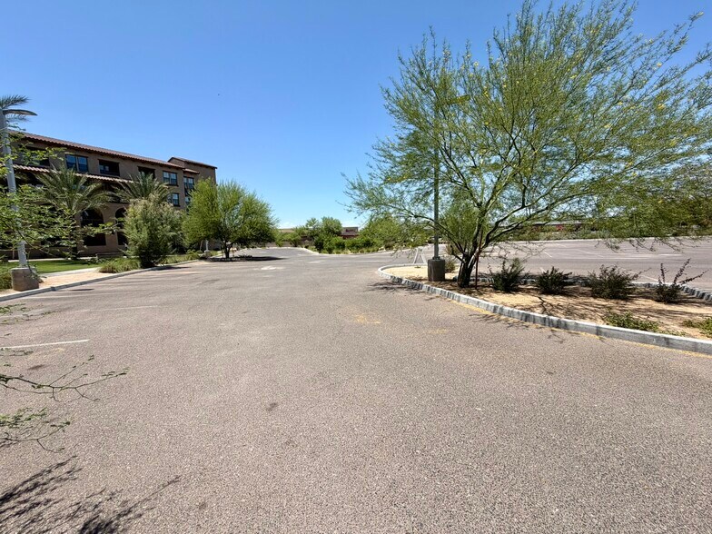 15301 N Hayden Rd, Scottsdale, AZ à louer - Photo de l’immeuble – Image 3 sur 4