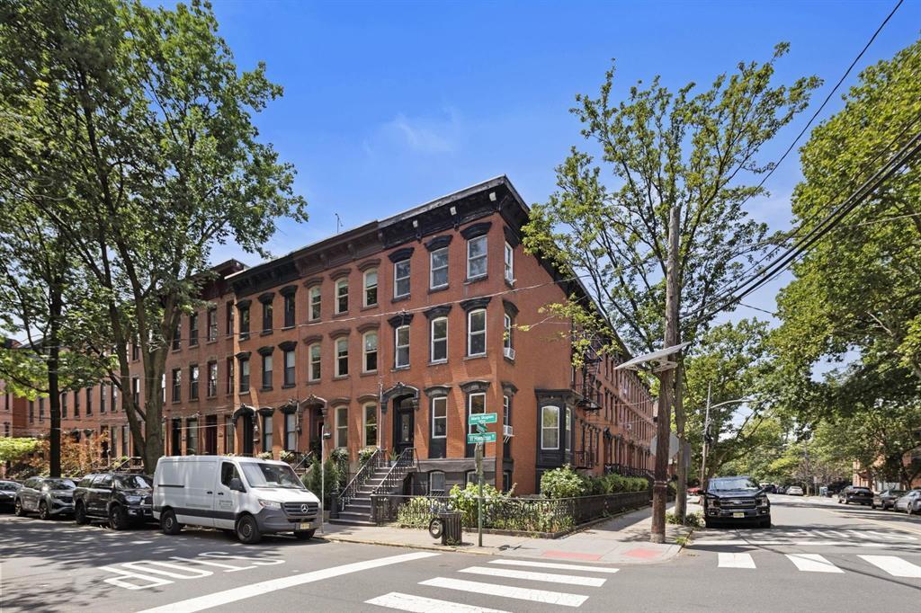 24 W Hamilton Pl, Jersey City, NJ à vendre Photo principale– Image 1 sur 27