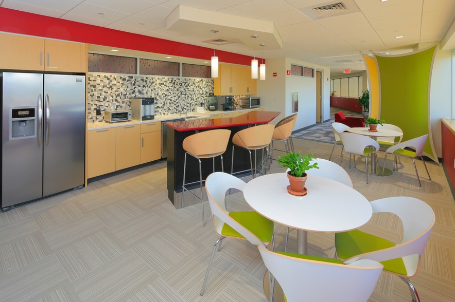650 Elm St, Manchester, NH à louer - Photo intérieure – Image 3 sur 9