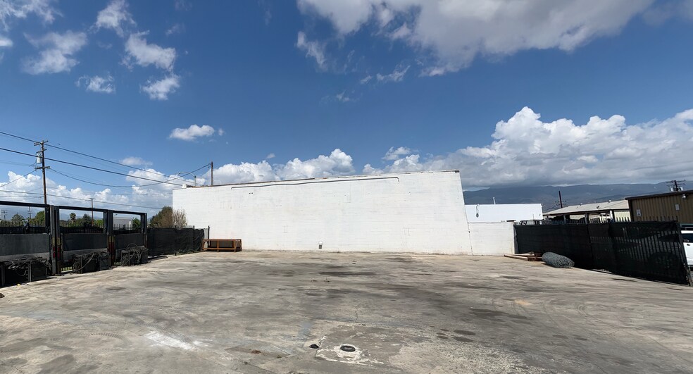 445-475 S Arrowhead Ave, San Bernardino, CA à louer - Photo de l’immeuble – Image 2 sur 17