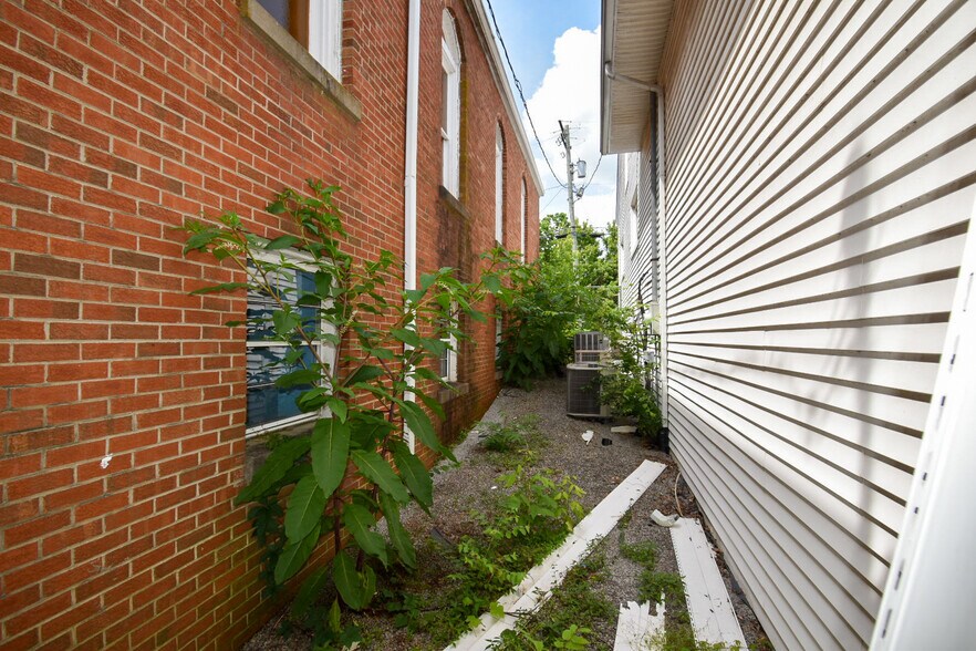 65 Highland Ave, Lancaster, KY à vendre - Photo de l’immeuble – Image 3 sur 36