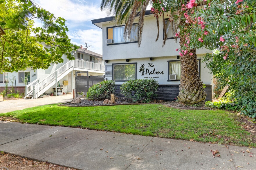 2545 28th St, Sacramento, CA à vendre - Photo de l’immeuble – Image 3 sur 15