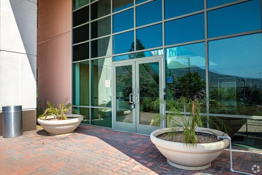 29209 Canwood St, Agoura Hills, CA à vendre - Photo de l’immeuble – Image 3 sur 7