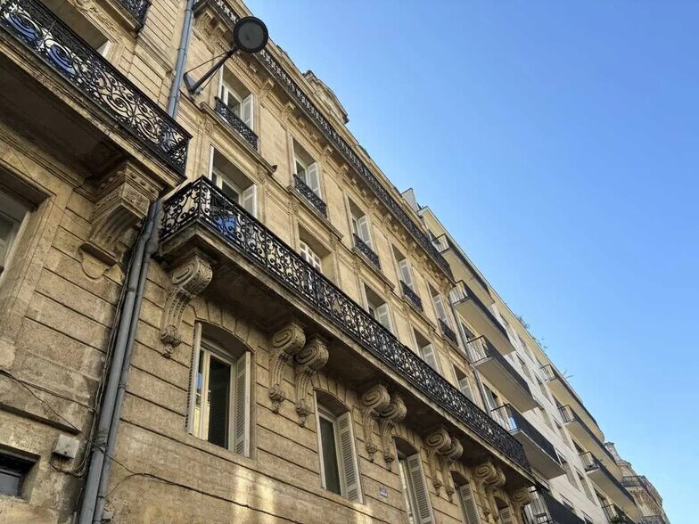 Bureau dans Bordeaux à vendre - Photo de l’immeuble – Image 2 sur 11