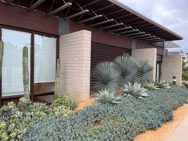 535 N Highway 101, Solana Beach, CA à louer - Photo de l’immeuble – Image 1 sur 14