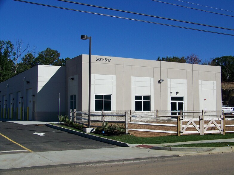 501 Hartle St, Sayreville, NJ à louer - Photo de l’immeuble – Image 2 sur 3