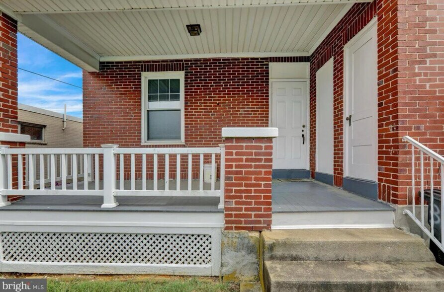 221 E Lancaster Ave, Shillington, PA à louer - Photo de l’immeuble – Image 2 sur 13