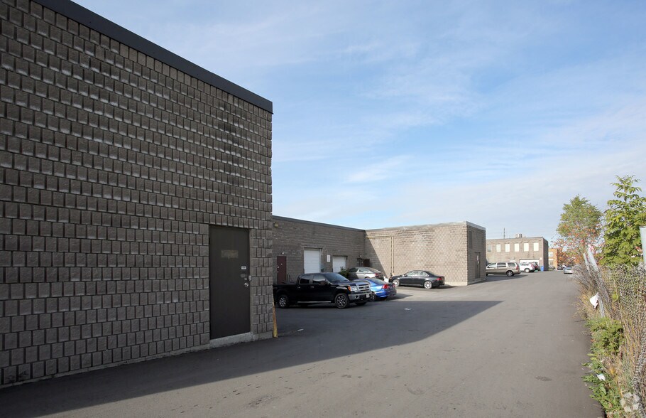 1788 Drew Rd, Mississauga, ON à vendre - Photo de l’immeuble – Image 3 sur 3