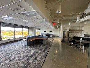 2 Ravinia Dr, Atlanta, GA à louer Photo intérieure– Image 2 sur 5