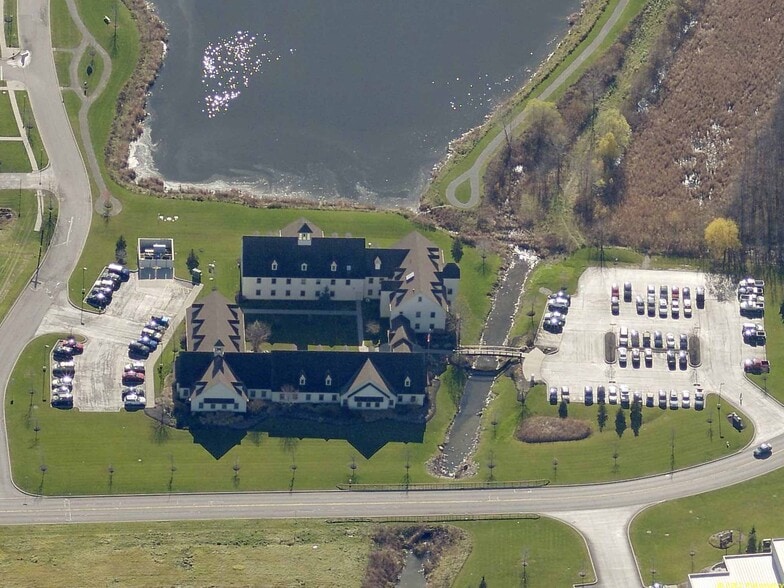 75 Thruway Park Dr, West Henrietta, NY à louer - Photo de l’immeuble – Image 2 sur 2