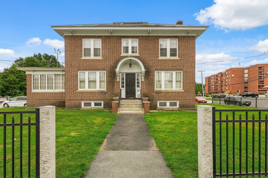 93 Roxbury St, Keene, NH à vendre - Photo principale – Image 1 sur 26