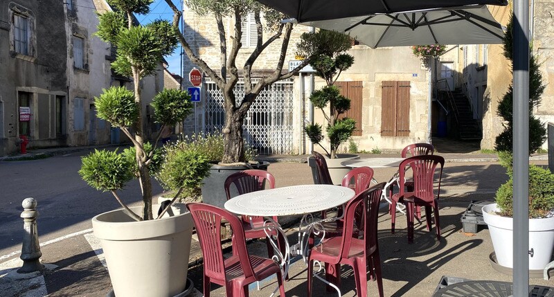 Local d'activités dans L'Isle-sur-Serein à vendre - Photo de l’immeuble – Image 3 sur 22