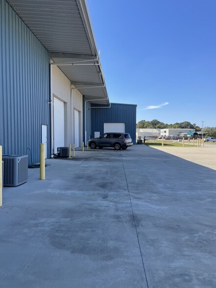 1402 Bridgeview Dr, Port Allen, LA à louer - Photo de l’immeuble – Image 2 sur 13