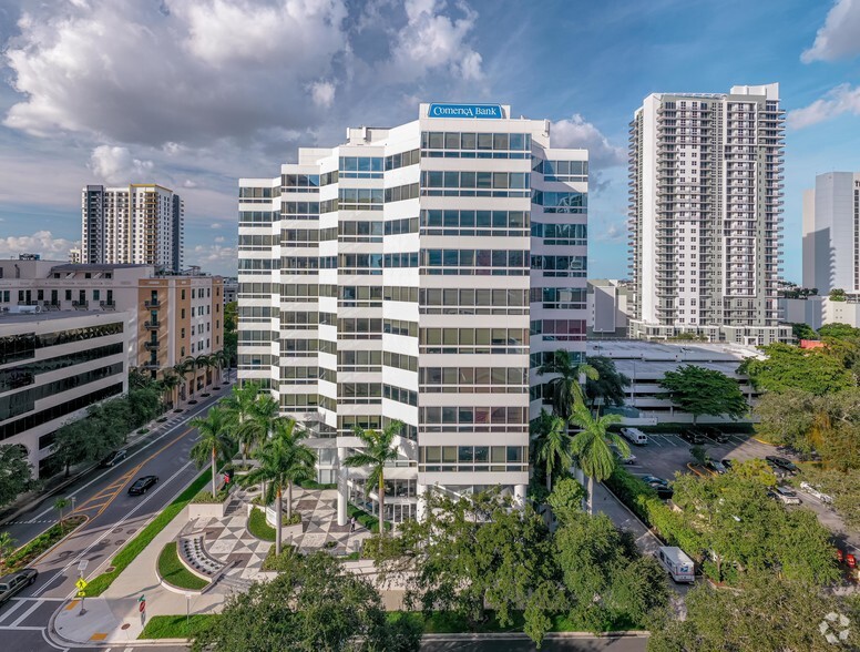 100 NE 3rd Ave, Fort Lauderdale, FL à louer - Photo de l’immeuble – Image 2 sur 24