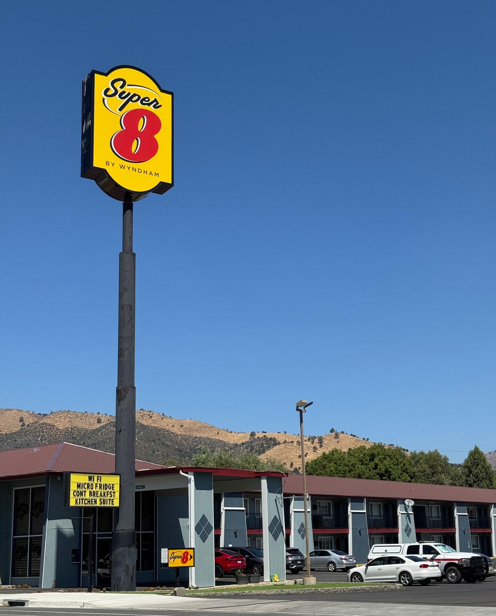 136 Montague Rd, Yreka, CA à vendre Photo de l’immeuble– Image 1 sur 8