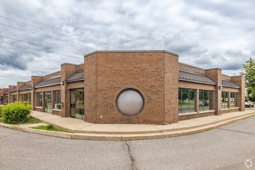30 Concourse Gate, Nepean, ON à vendre - Photo de l’immeuble – Image 2 sur 3