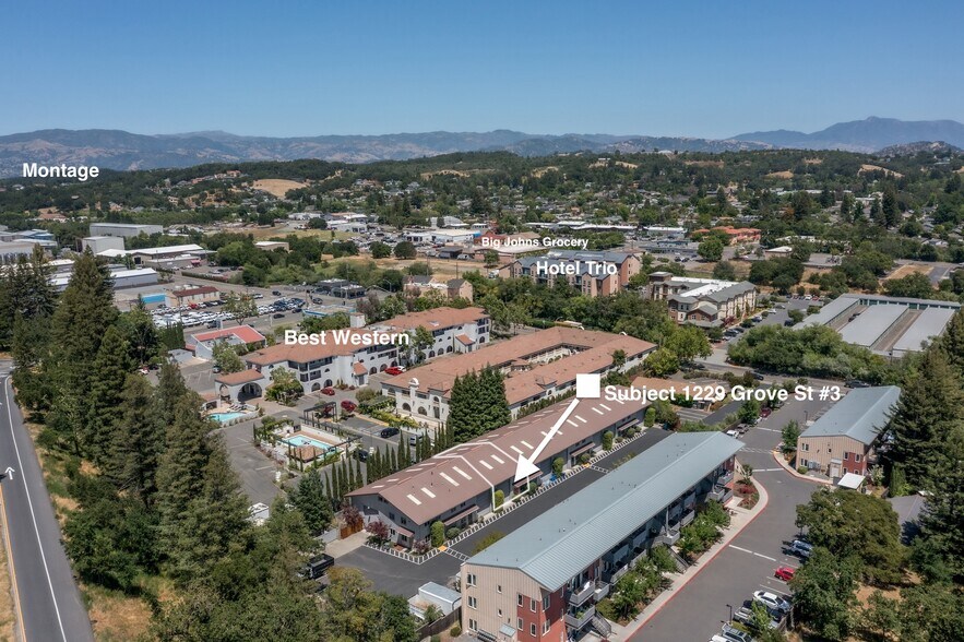 1229 Grove St, Healdsburg, CA à vendre - Photo de l’immeuble – Image 2 sur 12