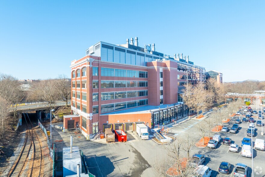 640 Memorial Dr, Cambridge, MA à louer - Photo principale – Image 1 sur 4