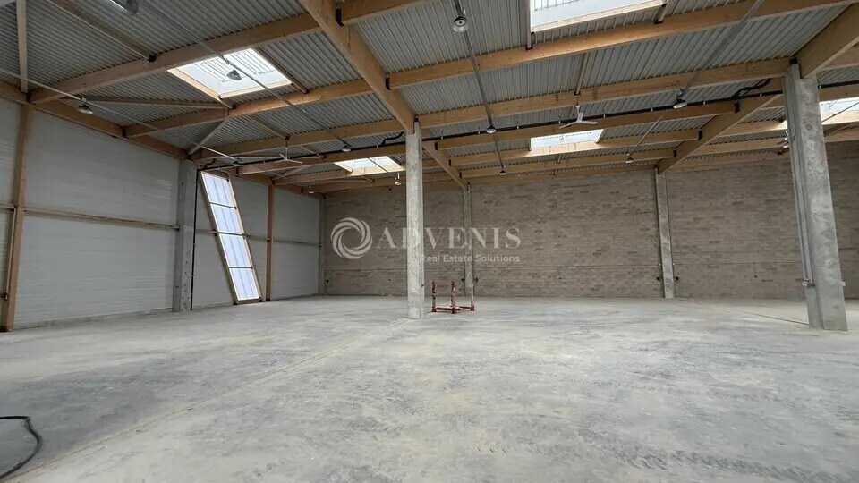 Local d’activités dans Lognes à louer - Photo de l’immeuble – Image 1 sur 8
