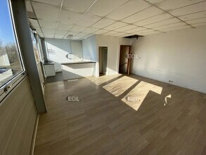 Local d’activités dans Coignières à louer Photo de l’immeuble– Image 2 sur 10