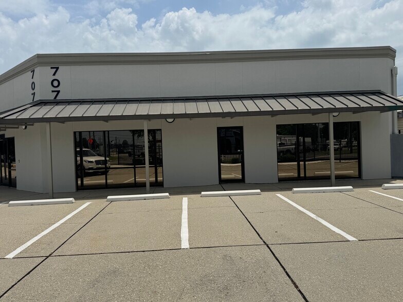 707 Grand Caillou Rd, Houma, LA à louer - Photo de l’immeuble – Image 3 sur 11
