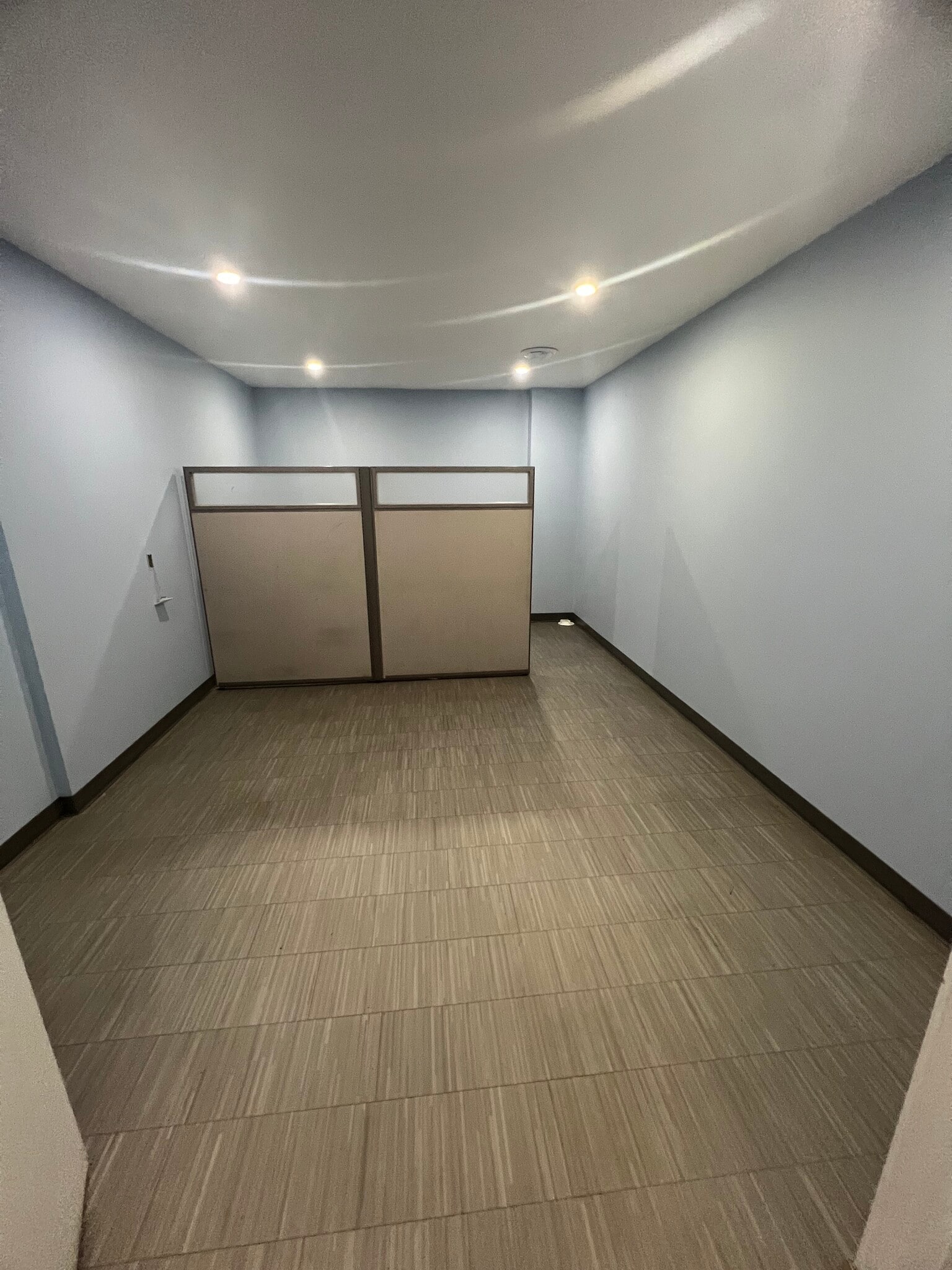 15355-15393 117th Ave NW, Edmonton, AB à louer Photo intérieure– Image 1 sur 9