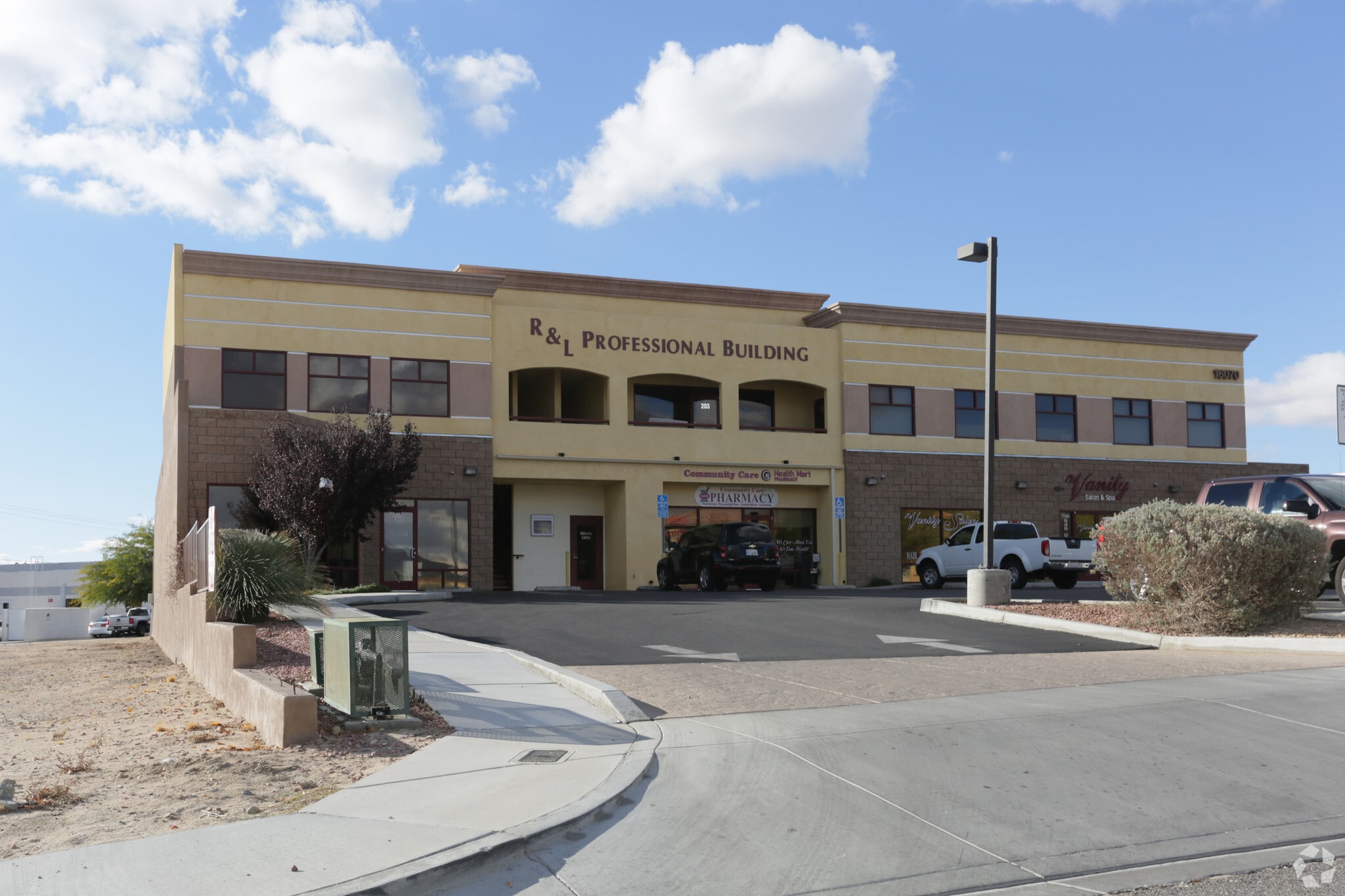 16070 Tuscola Rd, Apple Valley, CA à louer Photo principale– Image 1 sur 7