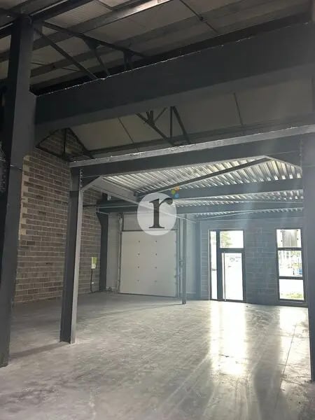 Plus de détails pour Local d'activités à louer