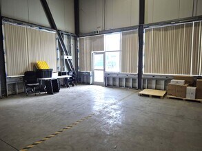 1680 Vimont Ct, Ottawa, ON à louer Photo intérieure– Image 2 sur 9