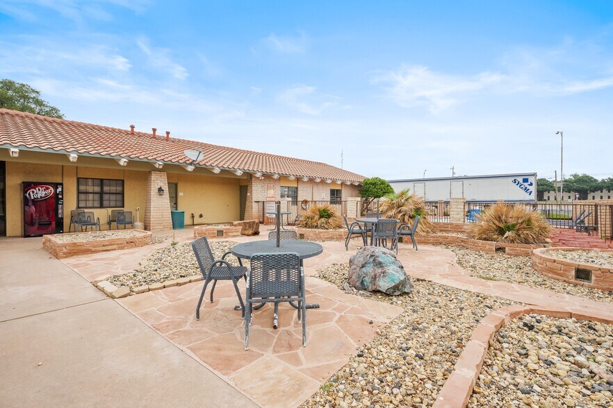 4613 S Jackson St, San Angelo, TX à vendre - Photo de l’immeuble – Image 3 sur 14