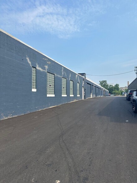 812 E Ferry St, Buffalo, NY à louer - Photo de l’immeuble – Image 2 sur 8
