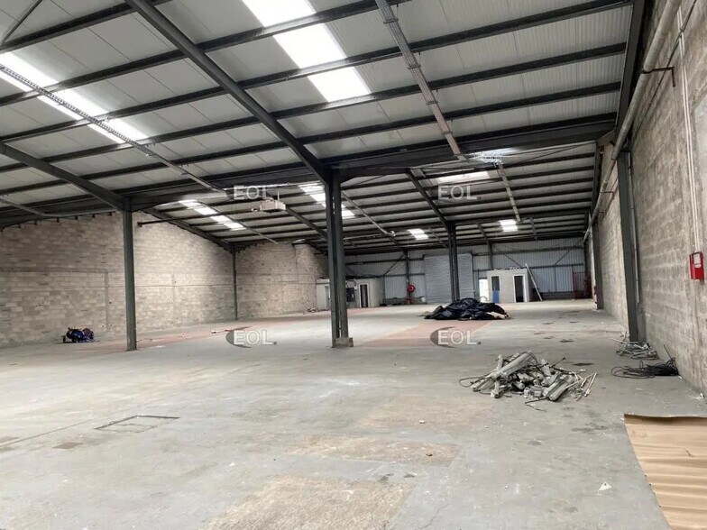 Local d’activités dans Servon à louer - Photo de l’immeuble – Image 3 sur 5