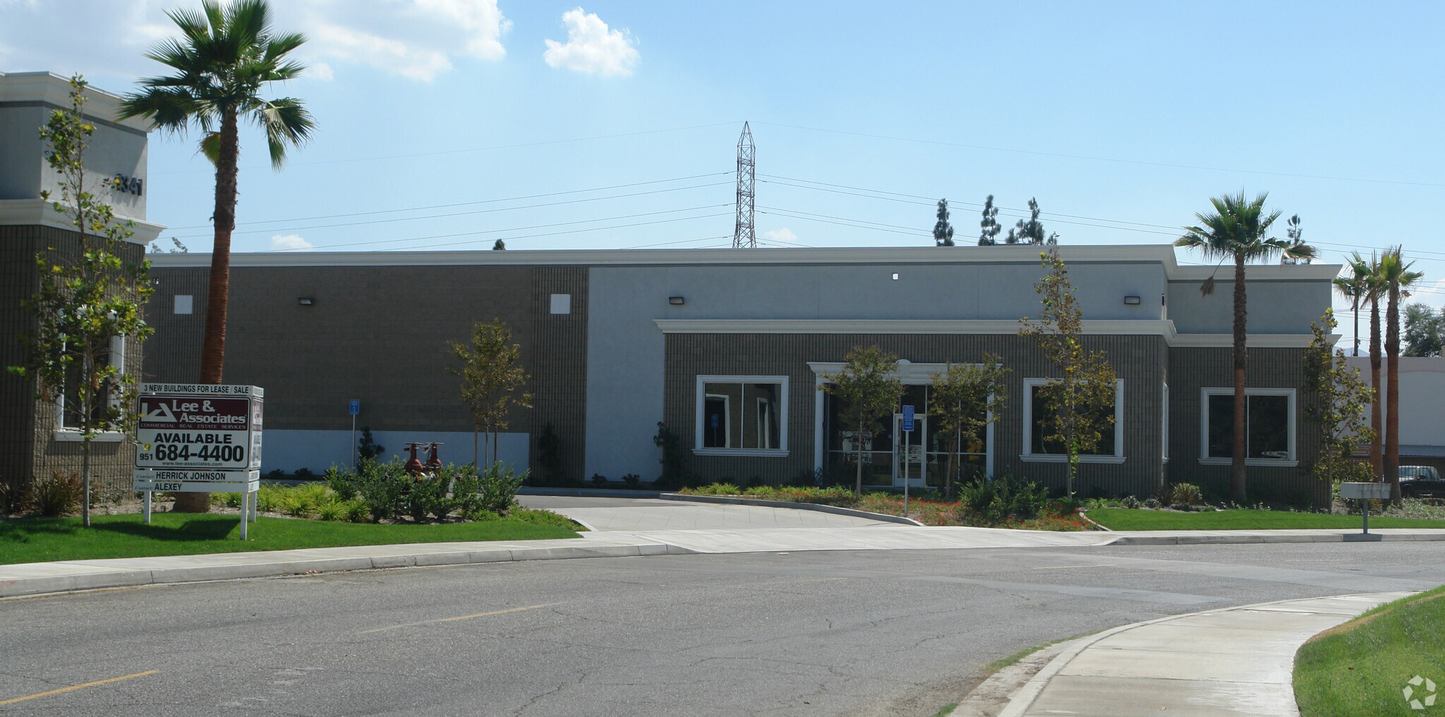 1331 Riverview Dr, San Bernardino, CA à louer Photo de l’immeuble– Image 1 sur 5