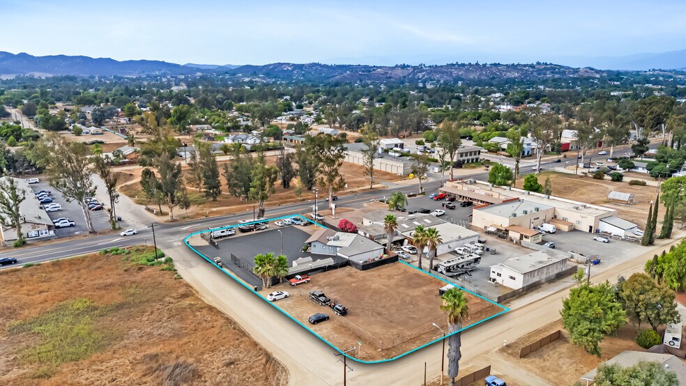 2366 Main St, Ramona, CA à vendre - Photo principale – Image 1 sur 54