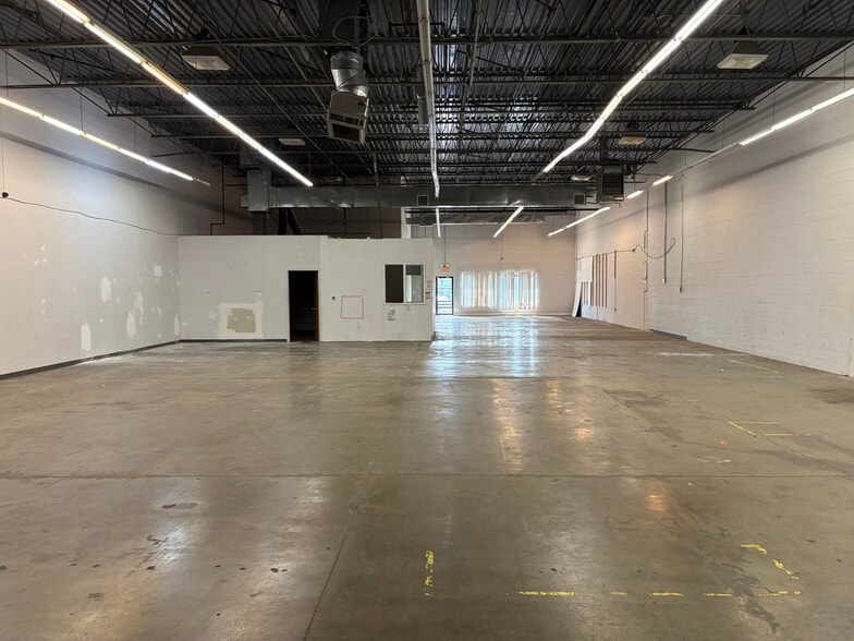 2825-2845 Southampton Rd, Philadelphia, PA à louer - Photo intérieure – Image 2 sur 10
