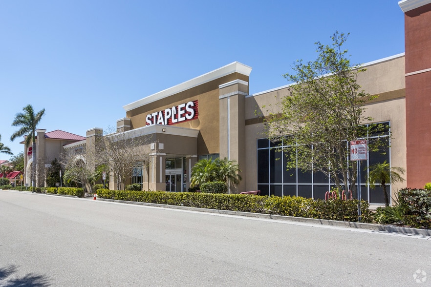 6325 Naples Blvd, Naples, FL à louer - Photo principale – Image 1 sur 2