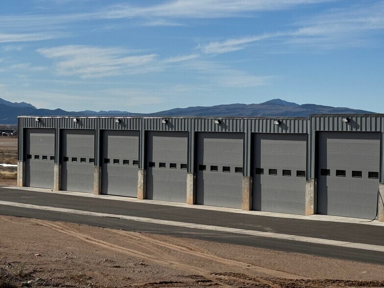 881 Aviation Way, Cedar City, UT à vendre - Photo de l’immeuble – Image 2 sur 6