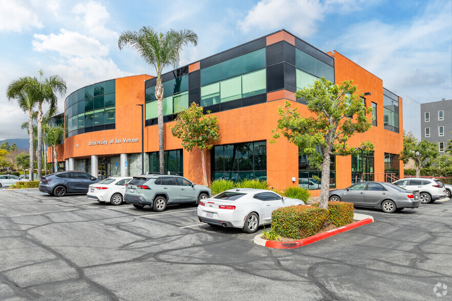 210 W Bonita Ave, Pomona, CA à louer - Photo de l’immeuble – Image 3 sur 7