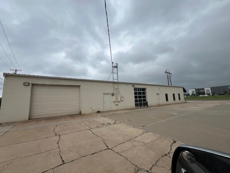 7301 N Classen Blvd, Oklahoma City, OK à louer - Photo de l’immeuble – Image 2 sur 2