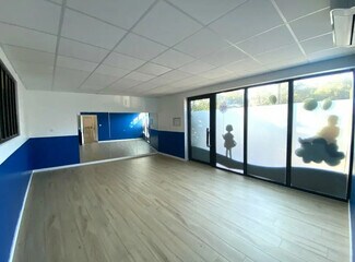 Plus de détails pour Local commercial à louer