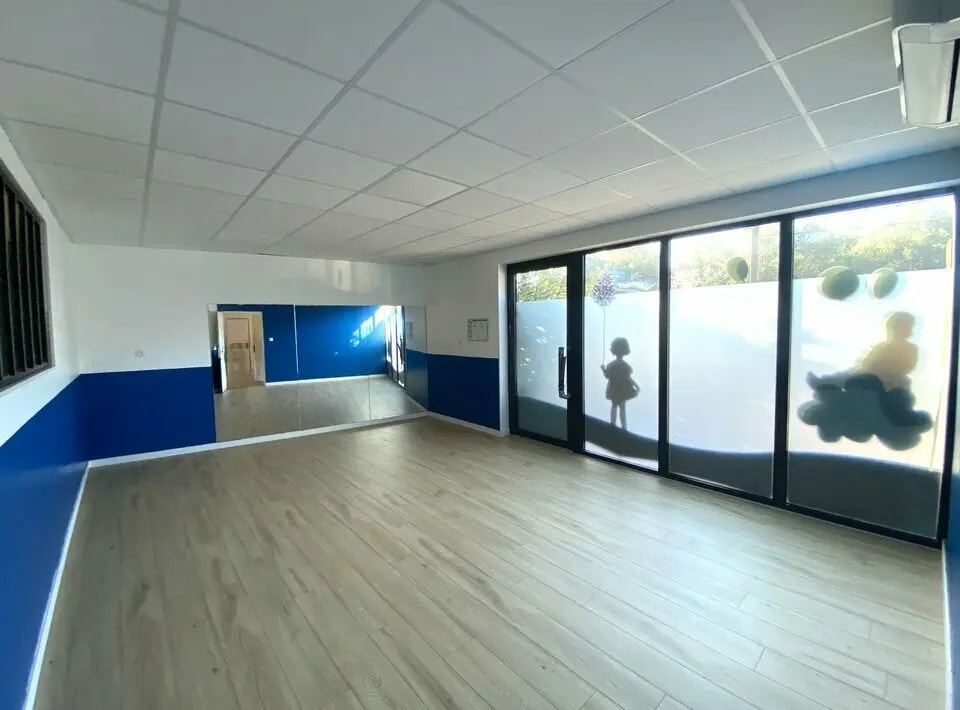Local commercial dans Roquefort-les-Pins à louer Photo de l’immeuble– Image 1 sur 9