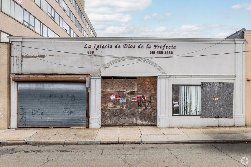 330 Fulton Ave, Hempstead, NY à vendre - Photo de l’immeuble – Image 3 sur 5