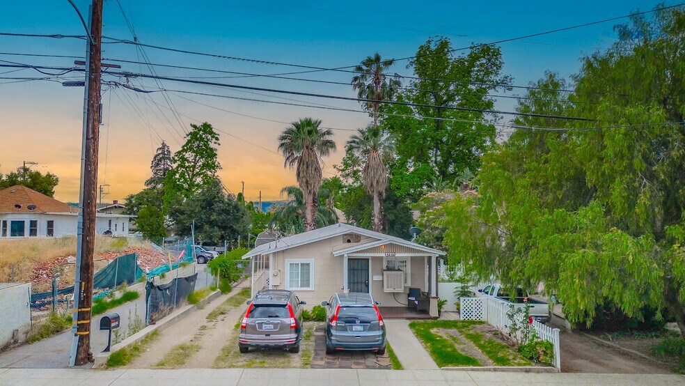 27271 Pacific St, Highland, CA à vendre - Photo de l’immeuble – Image 1 sur 8