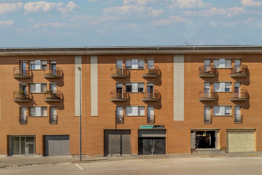 Immeuble residentiel dans Manresa, Barcelona à vendre - Photo de l’immeuble – Image 2 sur 3