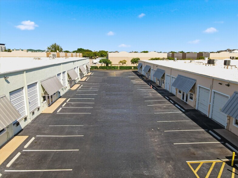 1200-1340 Stirling Rd, Dania Beach, FL à louer - Photo de l’immeuble – Image 1 sur 14