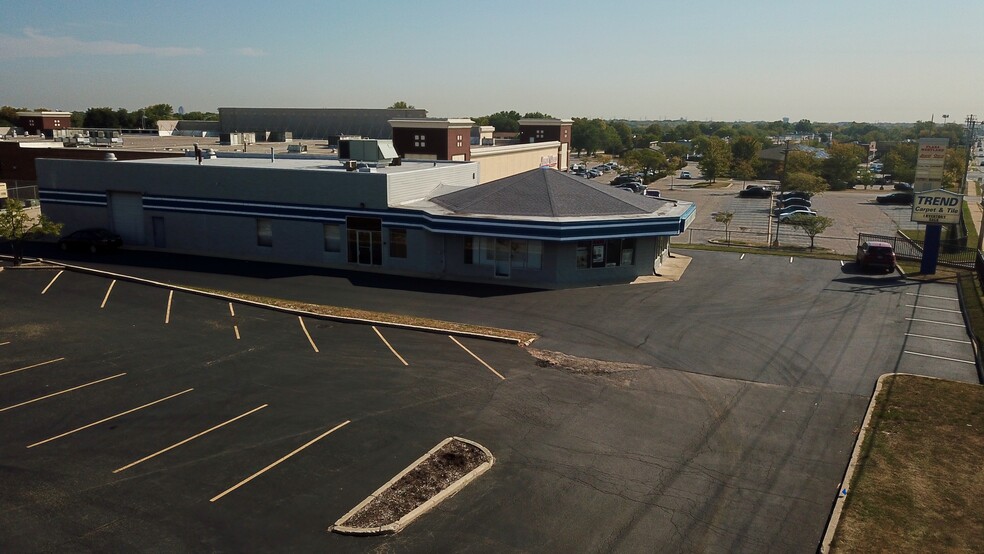 168 Army Trail Rd, Glendale Heights, IL à vendre - Photo de l’immeuble – Image 1 sur 2